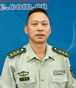1998年2月起任武警云南总队一支队三中队中队长;2004年2月起任武警