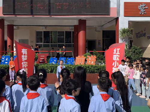 别人家的课间！“校园好声音”组团唱红歌
